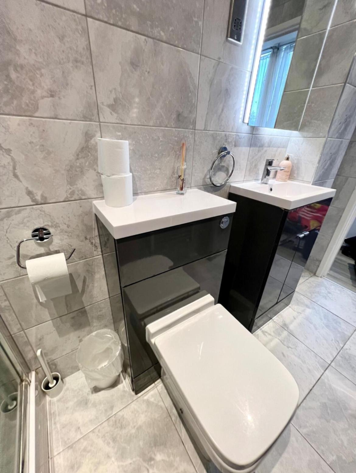 Lovely & Stylish 2 Bed Flat Close To Heathrow Yiewsley Exteriér fotografie