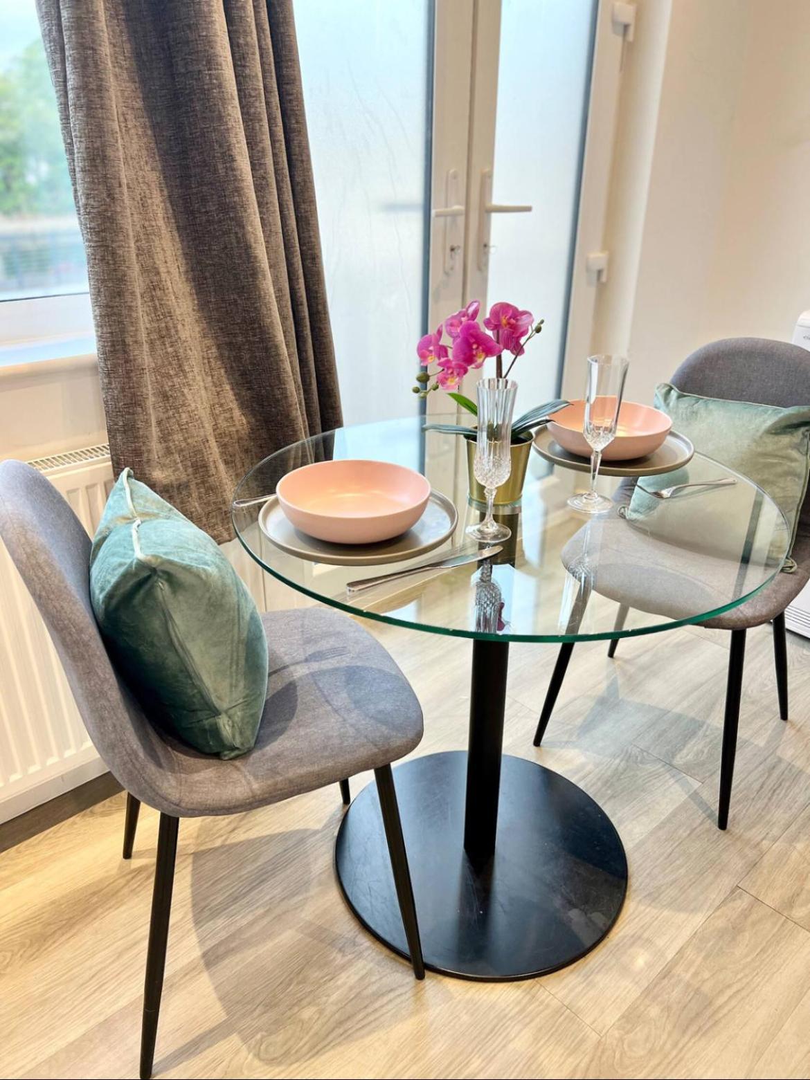 Lovely & Stylish 2 Bed Flat Close To Heathrow Yiewsley Exteriér fotografie