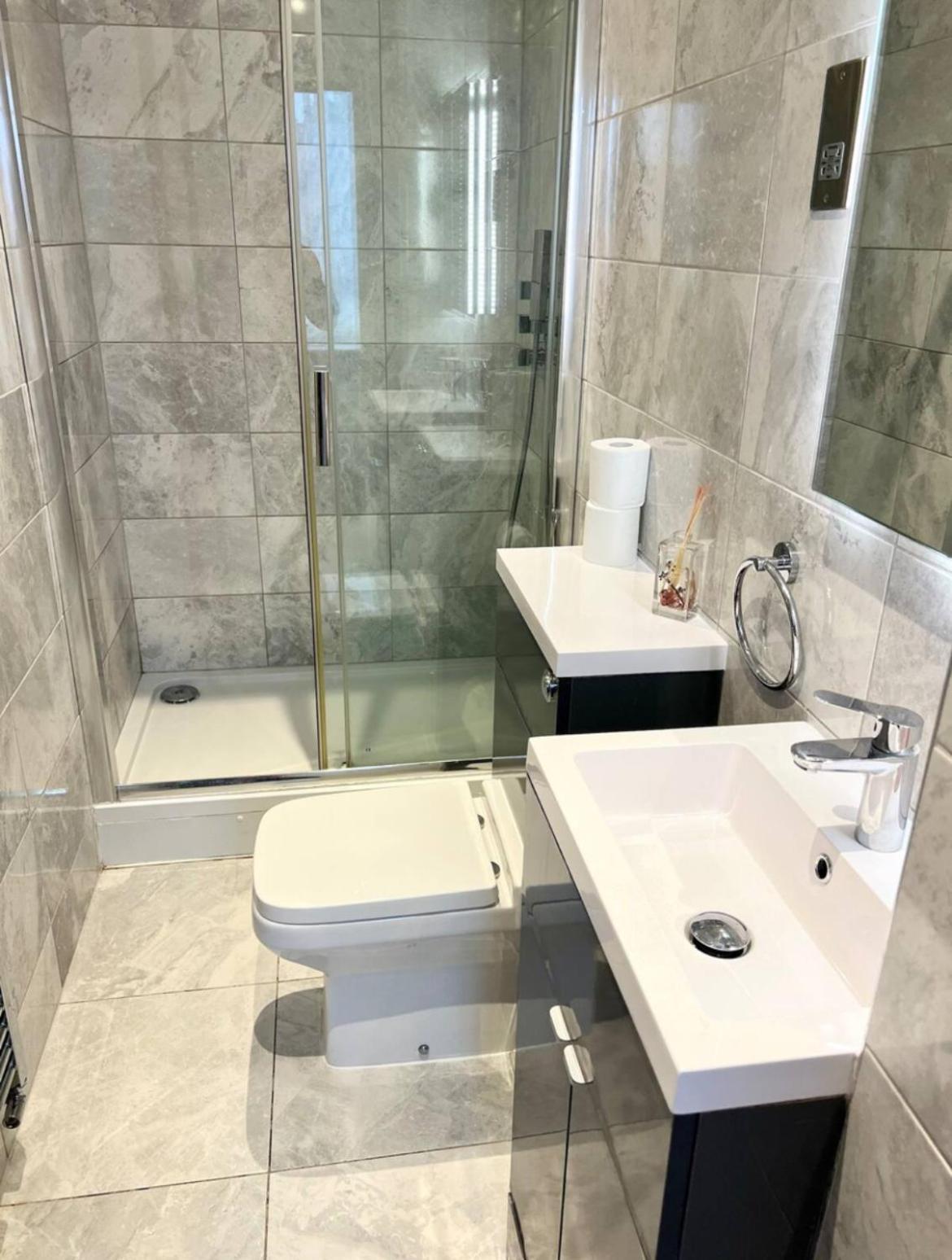 Lovely & Stylish 2 Bed Flat Close To Heathrow Yiewsley Exteriér fotografie